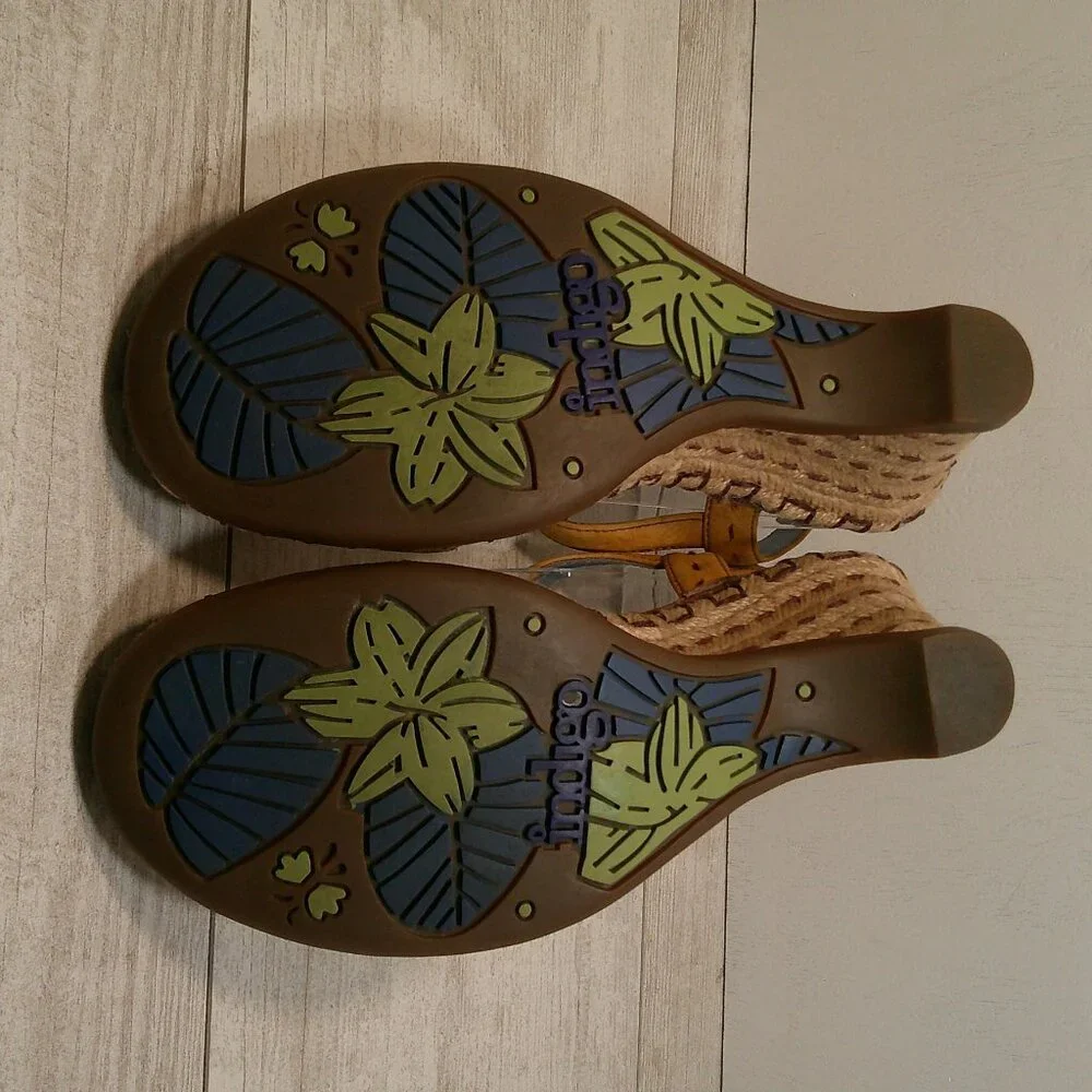 Vintage Indigo by Clarks Cottagecore Yellow Leather Wedge T strap Sandals SZ 9